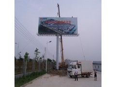 全方位解析三面高炮广告牌 从标准尺寸、创新设计到专业安装